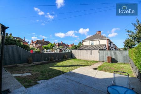 4 bedroom Semi-detached house for sale in Hereford Avenue, Grimsby, DN34