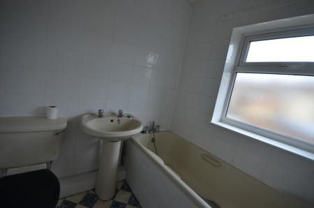 2 bedroom Terraced House to let in Oxford Street, Grimsby, DN32