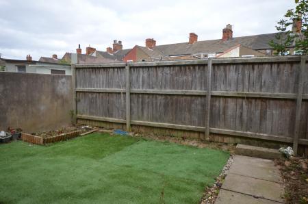 2 bedroom Terraced House to let in Oxford Street, Grimsby, DN32