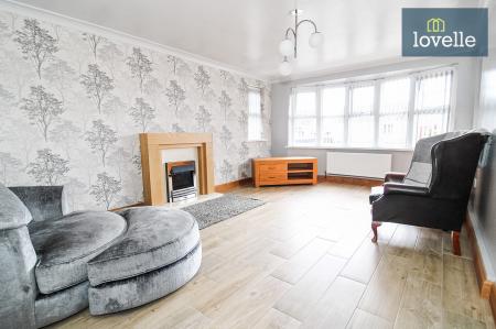 3 bedroom Detached bungalow for sale in Beaumonde, Holton-le-Clay, DN36