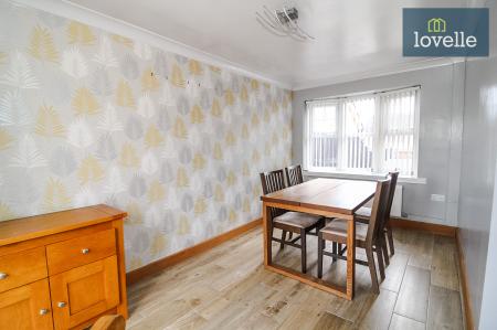 3 bedroom Detached bungalow for sale in Beaumonde, Holton-le-Clay, DN36