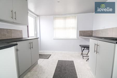 3 bedroom Detached bungalow for sale in Beaumonde, Holton-le-Clay, DN36