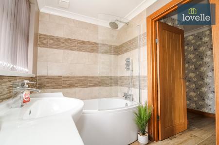 3 bedroom Detached bungalow for sale in Beaumonde, Holton-le-Clay, DN36