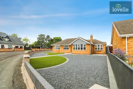 3 bedroom Detached bungalow for sale in Beaumonde, Holton-le-Clay, DN36