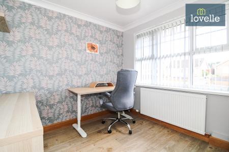 3 bedroom Detached bungalow for sale in Beaumonde, Holton-le-Clay, DN36