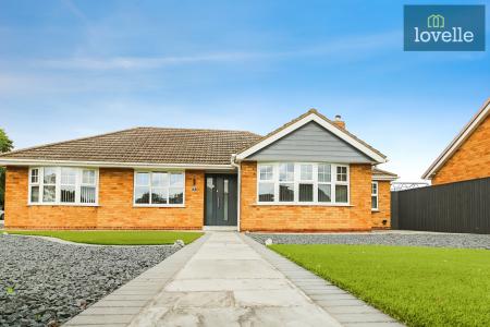 3 bedroom Detached bungalow for sale in Beaumonde, Holton-le-Clay, DN36