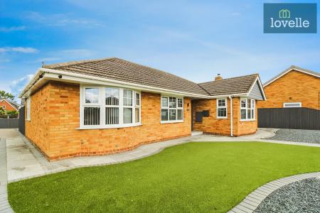 3 bedroom Detached bungalow for sale in Beaumonde, Holton-le-Clay, DN36