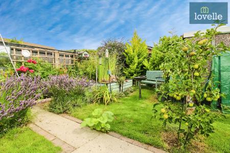 3 bedroom Semi-detached bungalow for sale in Westwood Road, Healing, DN41