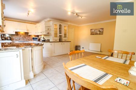 5 bedroom Detached house for sale in Nooking Lane, Aylesby, DN37