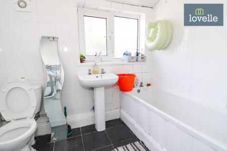 3 bedroom Terraced House for sale in Heneage Road, Grimsby, DN32