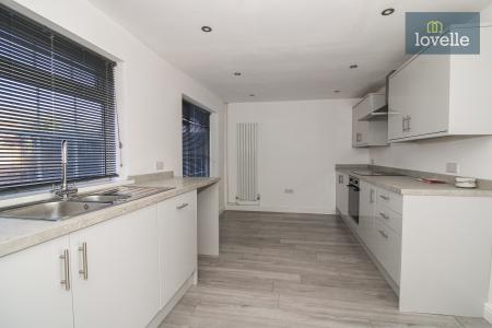 3 bedroom Semi-detached house for sale in Beverley Close, Holton-le-Clay, DN36