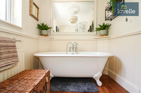 5 bedroom End of terrace house for sale in Abbey Road, Grimsby, DN32