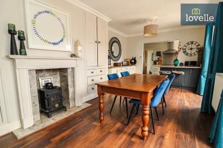 5 bedroom End of terrace house for sale in Abbey Road, Grimsby, DN32