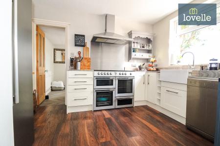 5 bedroom End of terrace house for sale in Abbey Road, Grimsby, DN32