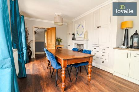 5 bedroom End of terrace house for sale in Abbey Road, Grimsby, DN32