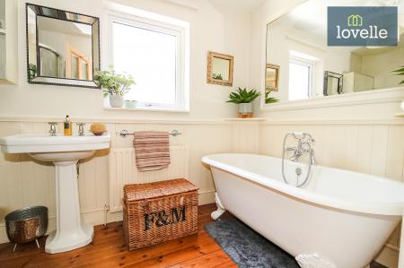 5 bedroom End of terrace house for sale in Abbey Road, Grimsby, DN32