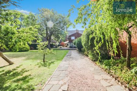 5 bedroom End of terrace house for sale in Abbey Road, Grimsby, DN32