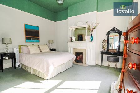 5 bedroom End of terrace house for sale in Abbey Road, Grimsby, DN32