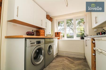 5 bedroom End of terrace house for sale in Abbey Road, Grimsby, DN32