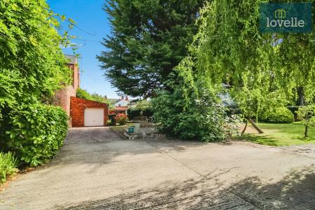 5 bedroom End of terrace house for sale in Abbey Road, Grimsby, DN32