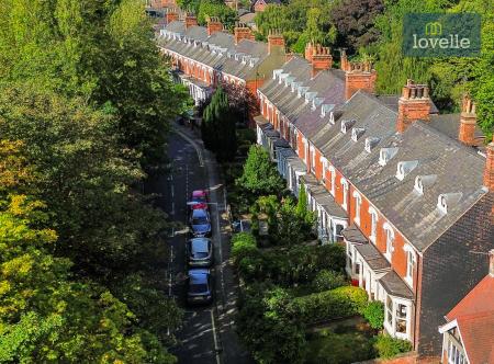 5 bedroom End of terrace house for sale in Abbey Road, Grimsby, DN32