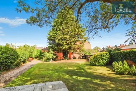 5 bedroom End of terrace house for sale in Abbey Road, Grimsby, DN32