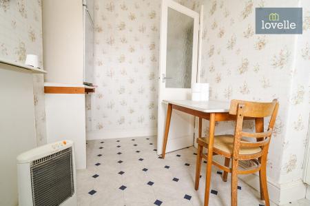 2 bedroom Flat for sale in Welholme Road, Grimsby, DN32