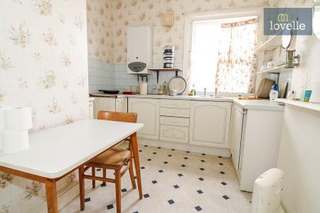 2 bedroom Flat for sale in Welholme Road, Grimsby, DN32