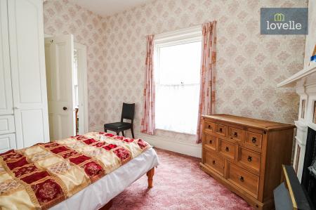 2 bedroom Flat for sale in Welholme Road, Grimsby, DN32