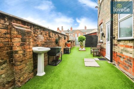 2 bedroom Flat for sale in Welholme Road, Grimsby, DN32