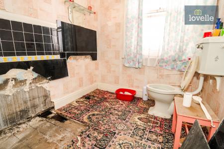2 bedroom Flat for sale in Welholme Road, Grimsby, DN32