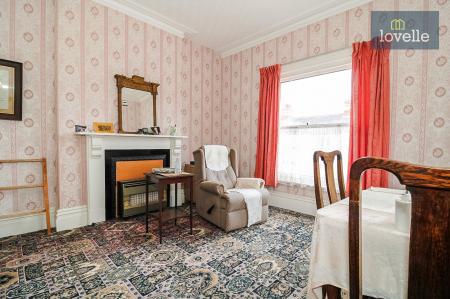 2 bedroom Flat for sale in Welholme Road, Grimsby, DN32