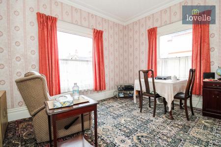 2 bedroom Flat for sale in Welholme Road, Grimsby, DN32