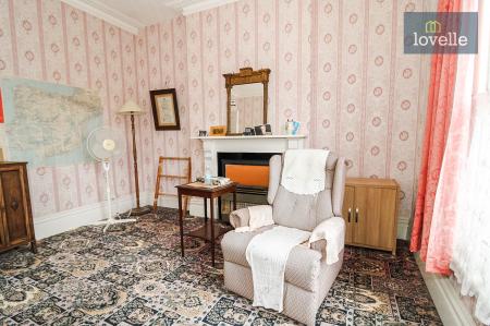 2 bedroom Flat for sale in Welholme Road, Grimsby, DN32