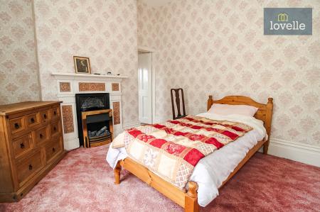 2 bedroom Flat for sale in Welholme Road, Grimsby, DN32