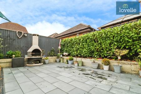 4 bedroom Detached house for sale in Clematis Avenue, Healing, DN41