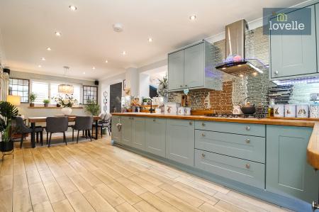 4 bedroom Detached house for sale in Clematis Avenue, Healing, DN41