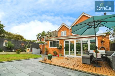 4 bedroom Detached house for sale in Clematis Avenue, Healing, DN41