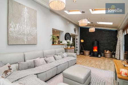 4 bedroom Detached house for sale in Clematis Avenue, Healing, DN41