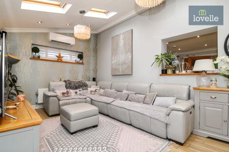 4 bedroom Detached house for sale in Clematis Avenue, Healing, DN41