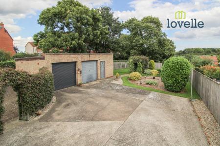 2 bedroom Detached bungalow for sale in Church Lane, Holton-le-Clay, DN36