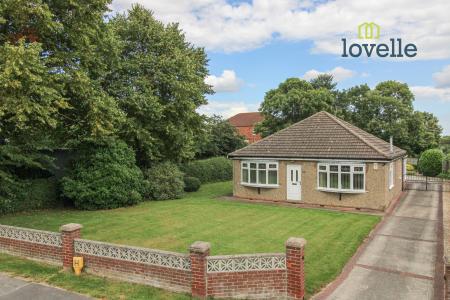 2 bedroom Detached bungalow for sale in Church Lane, Holton-le-Clay, DN36