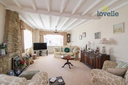 2 bedroom Detached bungalow for sale in Church Lane, Holton-le-Clay, DN36