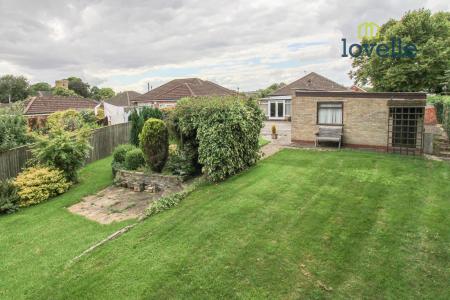 2 bedroom Detached bungalow for sale in Church Lane, Holton-le-Clay, DN36
