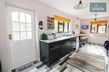 2 bedroom Detached bungalow for sale in Main Road, Saltfleet, LN11