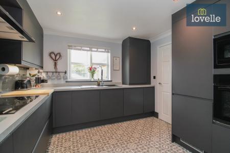 3 bedroom Semi-detached house for sale in Garden Village, North Killingholme, DN40