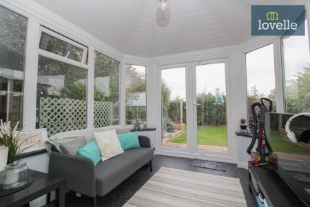 3 bedroom Semi-detached house for sale in Garden Village, North Killingholme, DN40