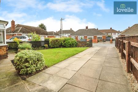 2 bedroom Semi-detached bungalow for sale in Salsbury Avenue, Grimsby, DN34