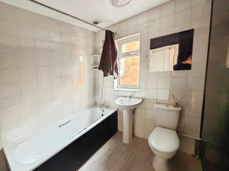 1 bedroom Flat to let in Hainton Avenue, Grimsby, DN32