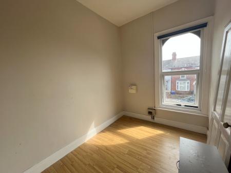 2 bedroom Flat to let in Hainton Avenue, Grimsby, DN32